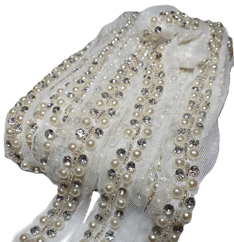 Nastro elegante per vestiti cerimonia con base tulle e ricamo perle e strass